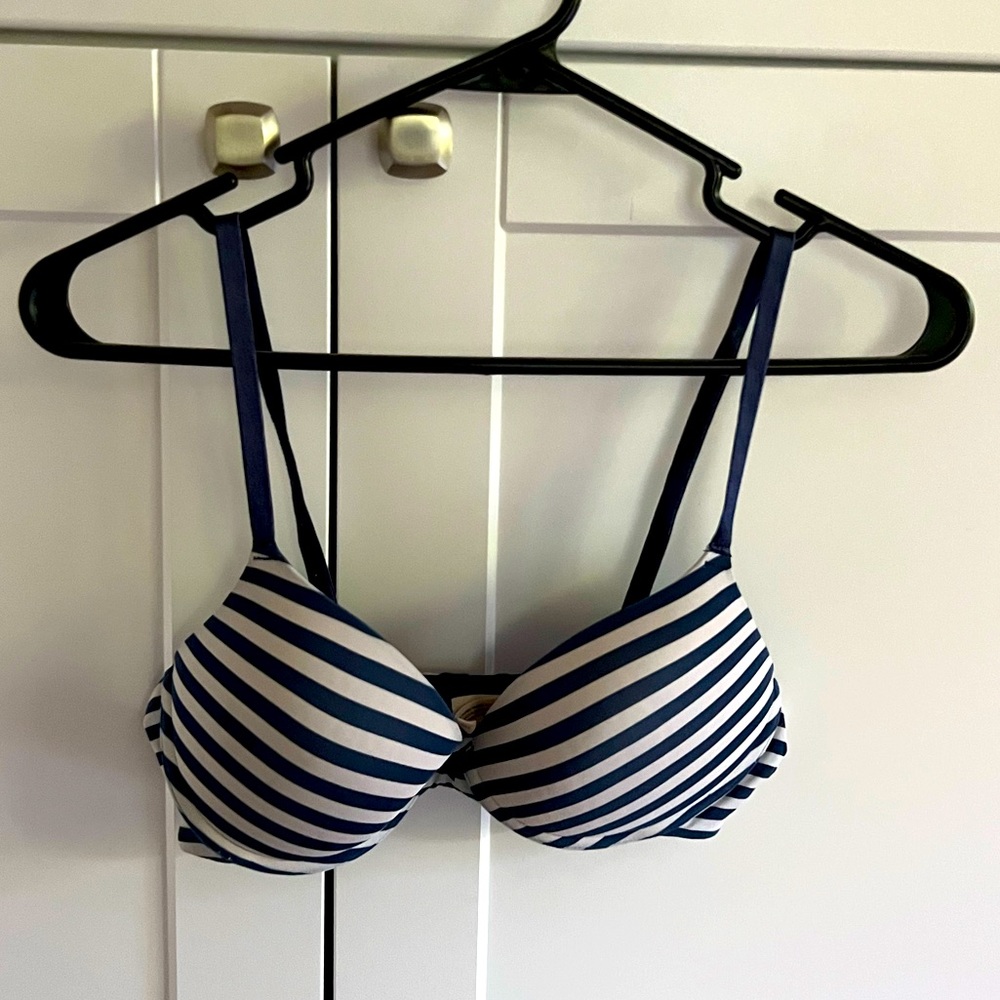 Aerie strip bra, free beauty gift with purchase!